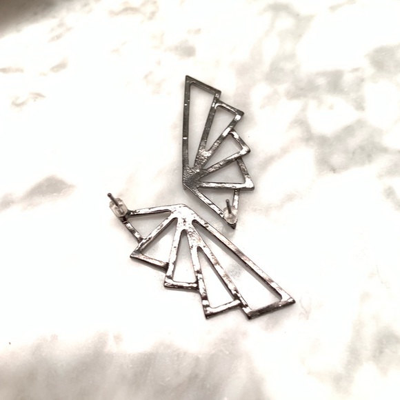 NIB Black Metal Geometric Earrings - Picture 2 of 4